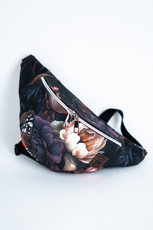 saszetka nerka Czarna elegancka nerka damska saszetka w kwiaty róży OGRÓD O PÓŁNOCY