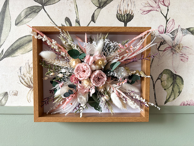 Ozdoby na ścianę Dekoracyjna ramka z wiecznymi różami