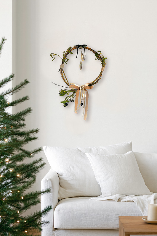 wianki bożonarodzeniowe Wianek ze złotą kokardą